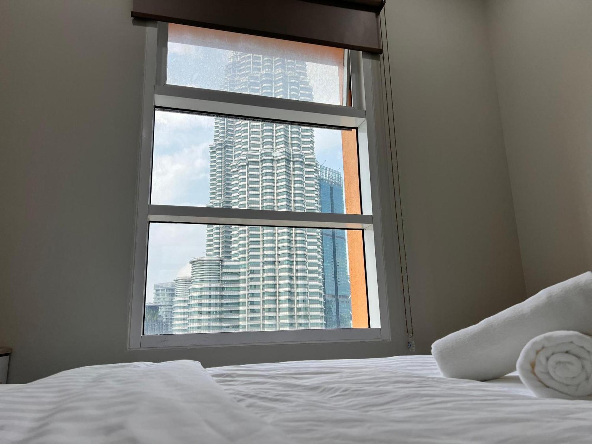 Sky Suites At Klcc By Mitstay Kuala Lumpur Exterior foto