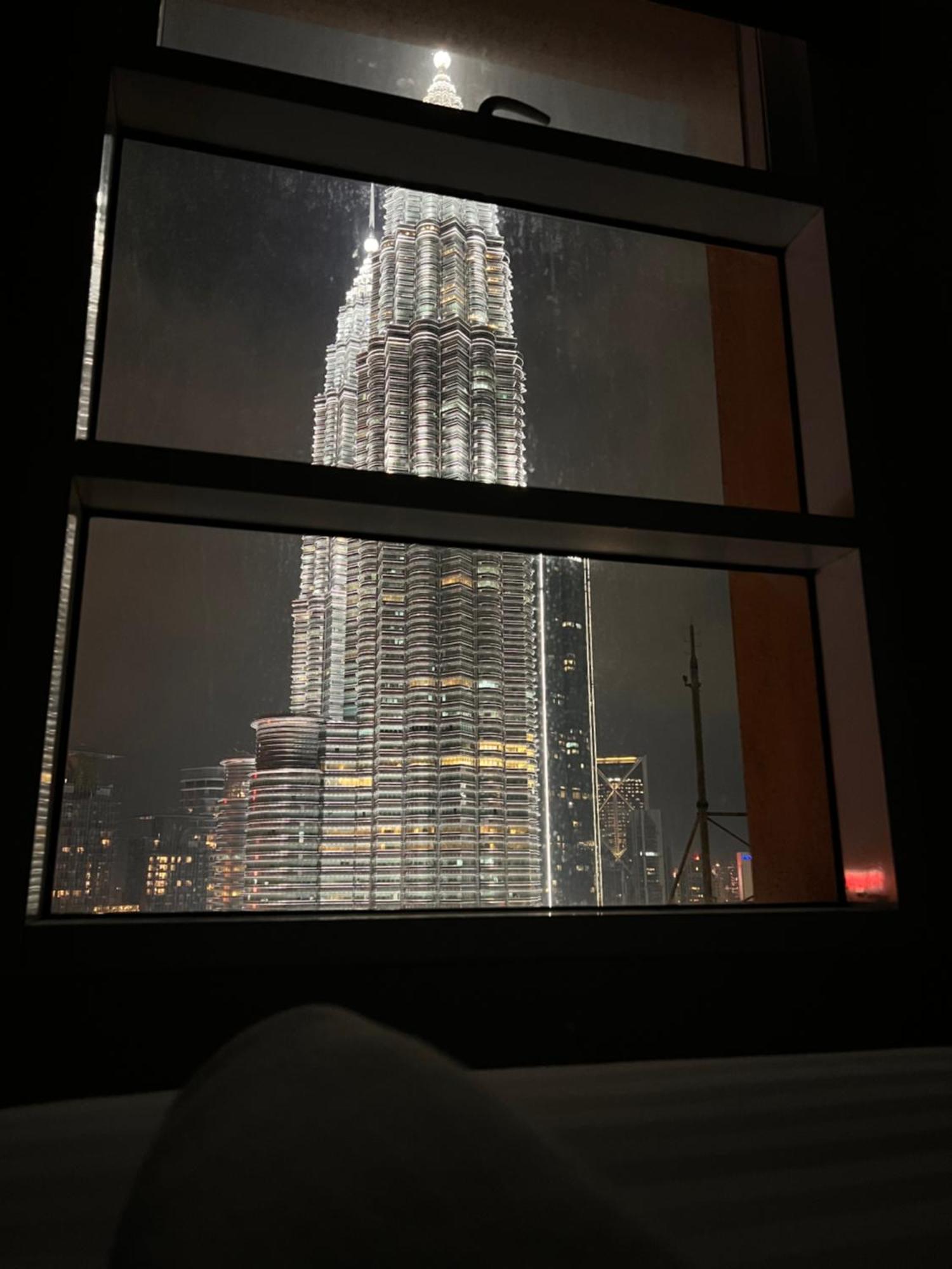 Sky Suites At Klcc By Mitstay Kuala Lumpur Exterior foto