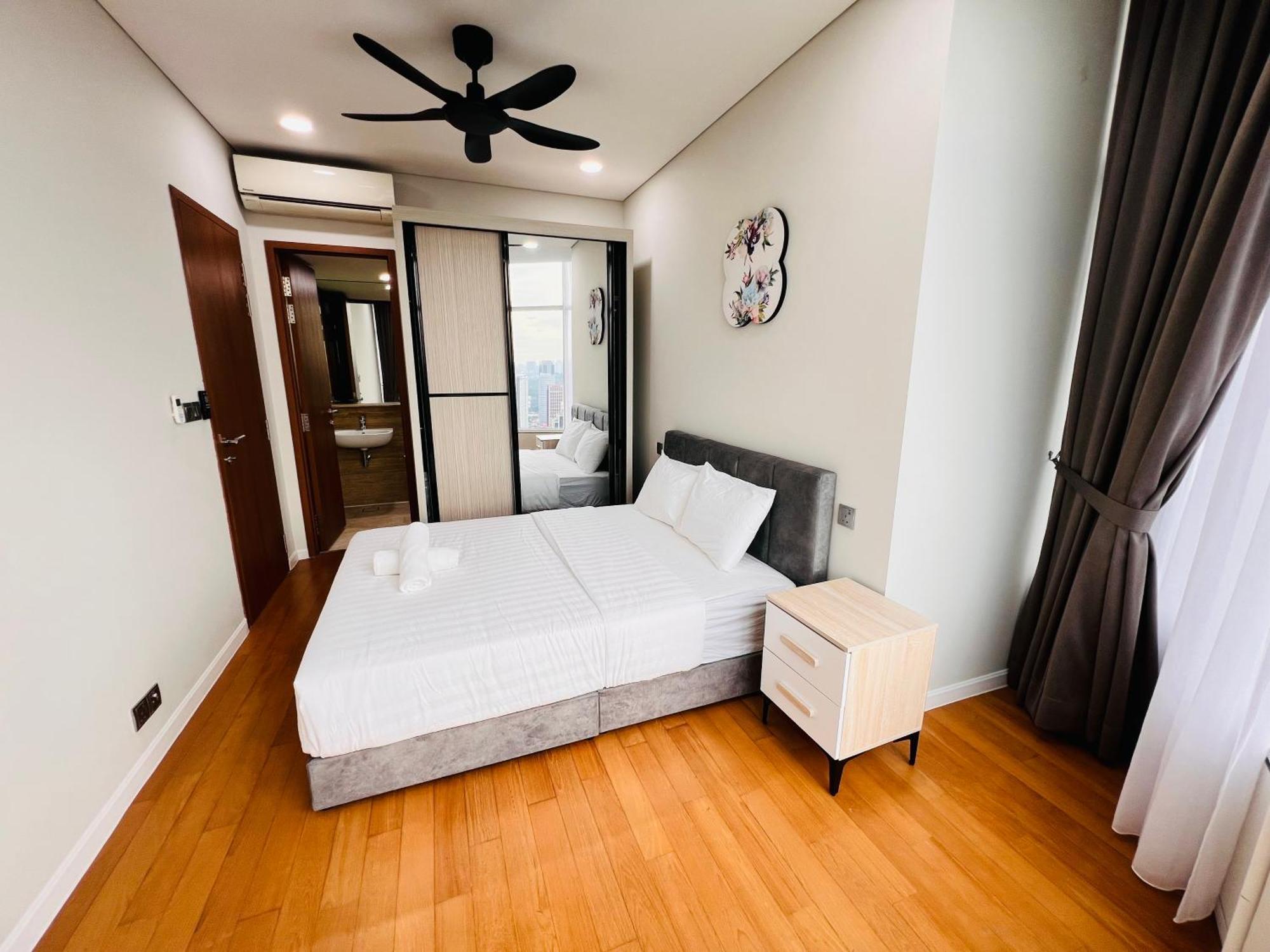 Sky Suites At Klcc By Mitstay Kuala Lumpur Exterior foto